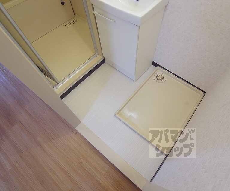洗面設備　洗濯機置き場があり便利です・