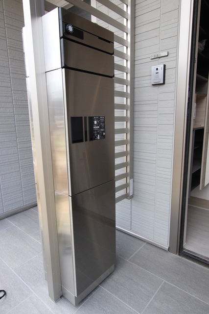 玄関　各部屋に宅配ＢＯＸ完備です。