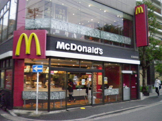 飲食店　マクドナルド赤羽公園店（飲食店）まで350m