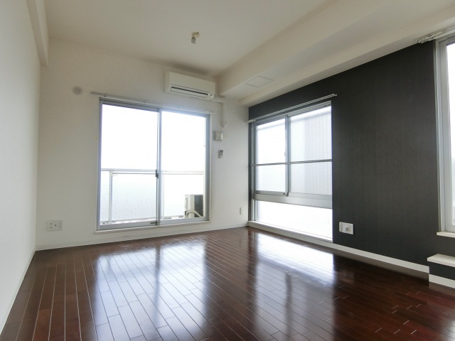 居室・リビング　角部屋で明るいお部屋です