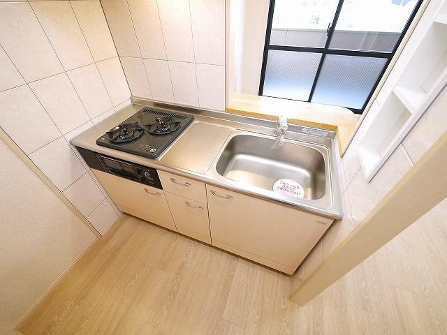 キッチン　ガスコンロ二口付きのシステムキッチンです