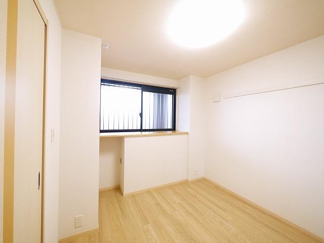 その他部屋・スペース　落ち着いた色調のお部屋を寝室にいかがでしょうか