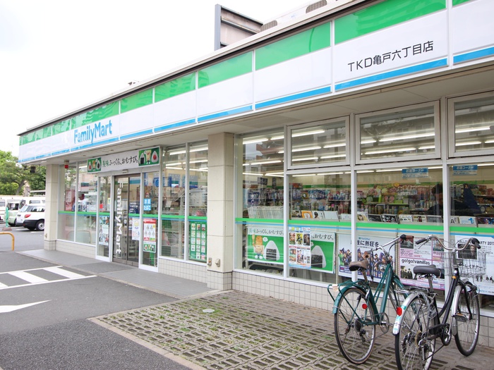 コンビニ　ファミリーマート（コンビニ）まで61m
