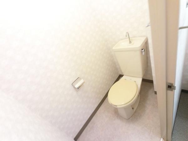 トイレ　別の部屋の写真