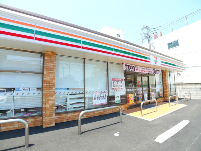 コンビニ　セブンイレブン川越新富町八幡通り店（コンビニ）まで500m