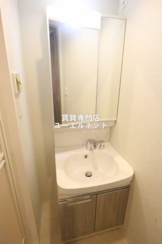 洗面設備　清潔感ある独立洗面台で毎日気持ちよく♪