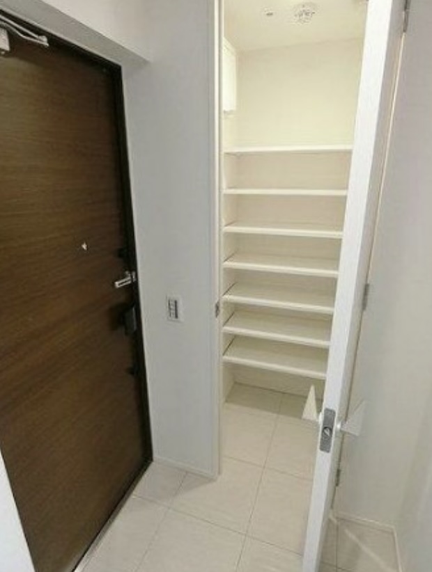 玄関　弊社は都内全域の物件をご紹介可能です！