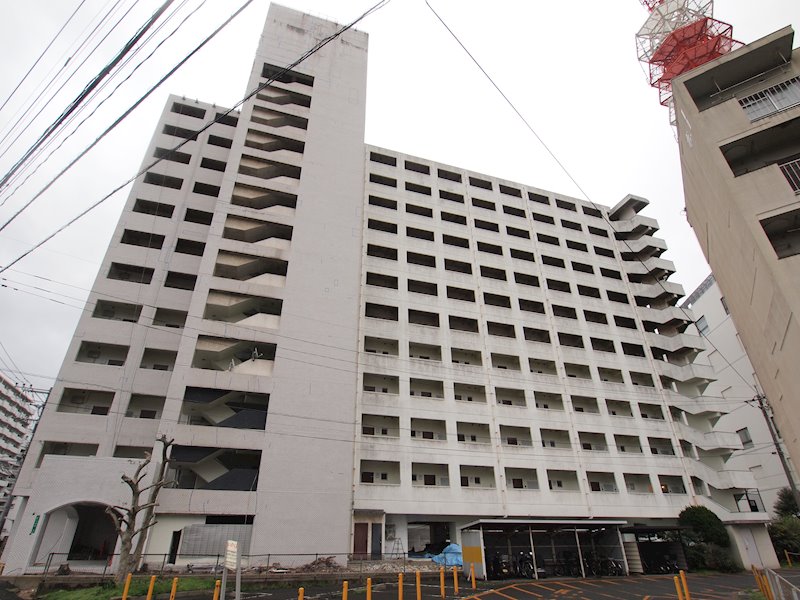 建物外観　市街地すぐ。