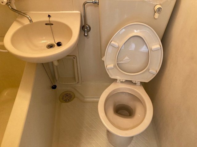 トイレ　退去予定のため別部屋写真使用