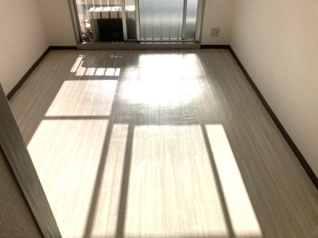 居室・リビング　退去予定のため別部屋写真使用