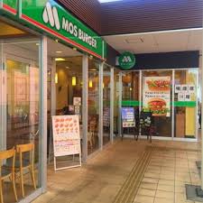 飲食店　モスバーガー東久留米駅店（飲食店）まで303m