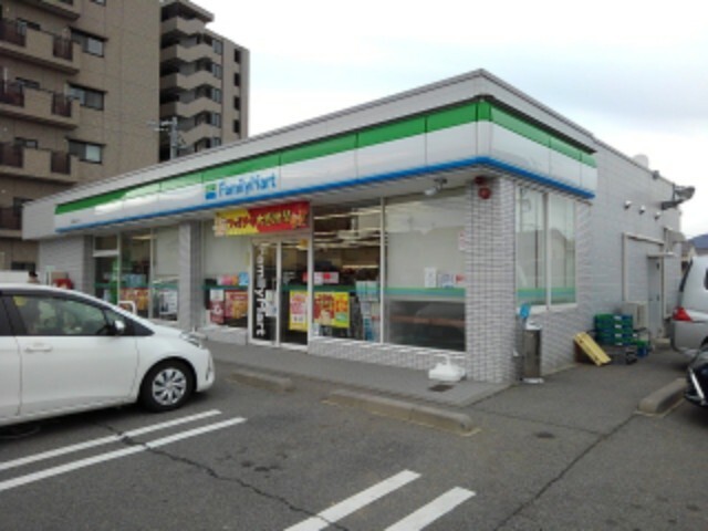 コンビニ　ファミリーマート長野五分一店（コンビニ）まで300m