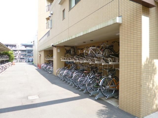 駐車場　★広めの駐輪場と敷地内駐車場★