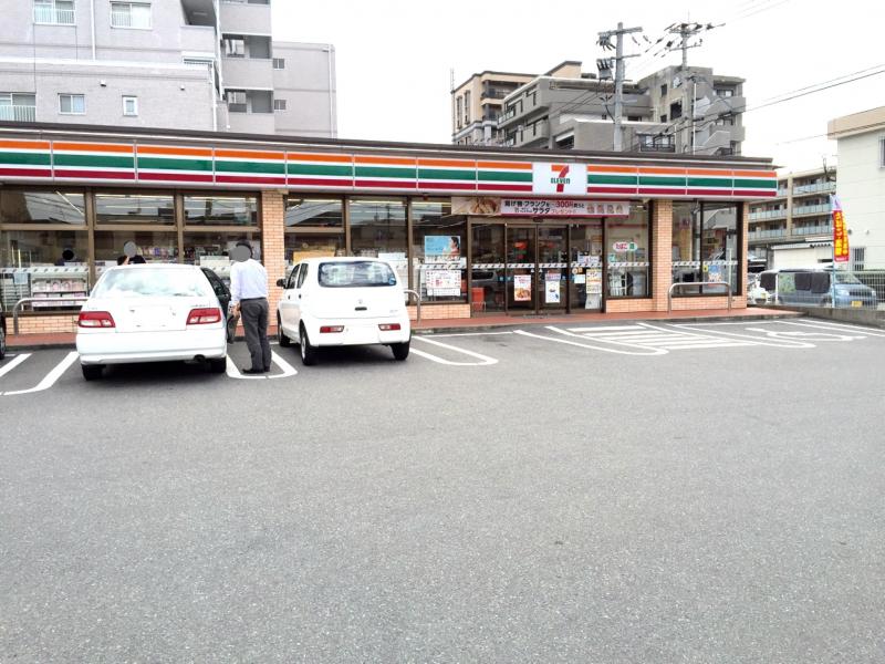 コンビニ　セブンイレブン 博多三筑2丁目店（コンビニ）まで766m