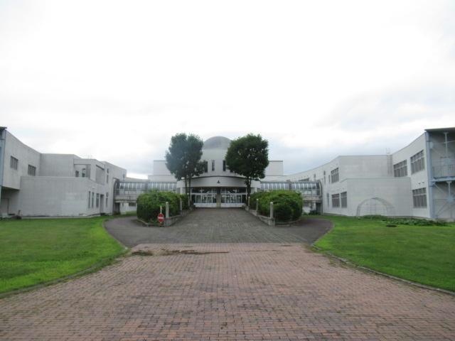 中学校　芽室町立芽室西中学校（中学校）まで1097m