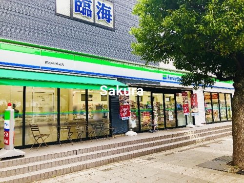 コンビニ　ファミリーマート　中川中央（コンビニ）まで150m