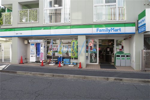 コンビニ　ファミリーマート宮崎２丁目店（コンビニ）まで462m