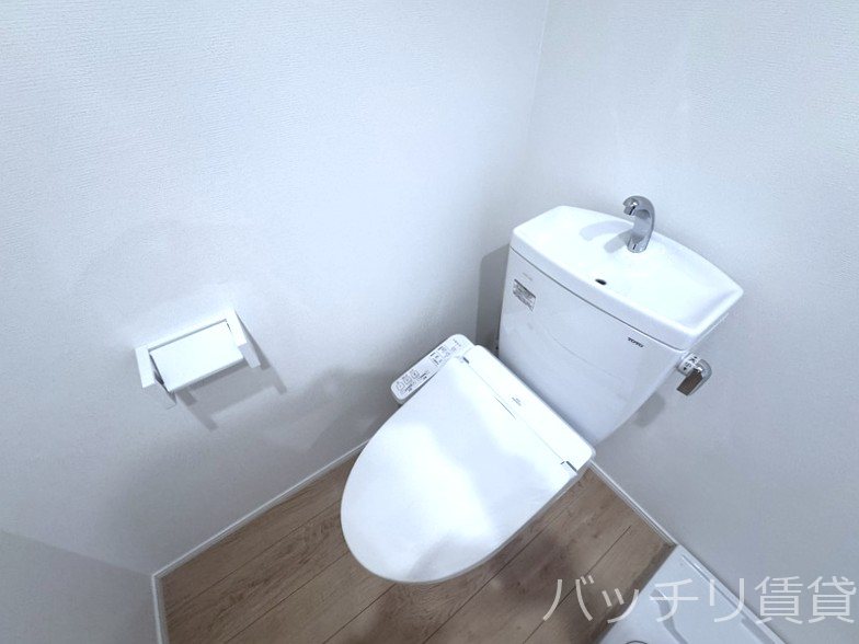 トイレ　画像は同型イメージの為、現況を優先いたします。