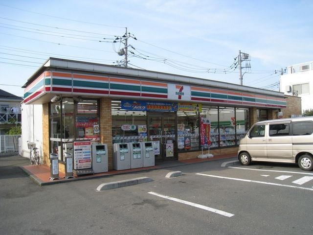 コンビニ　セブンイレブン（コンビニ）まで727m