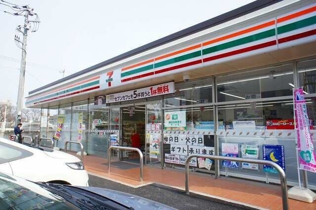 コンビニ　セブンイレブン越谷神明町2丁目店（コンビニ）まで426m
