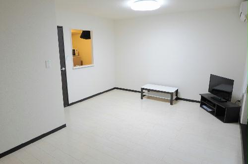居室・リビング　備品や設備仕様は号室等により異なります。現地をご確認ください