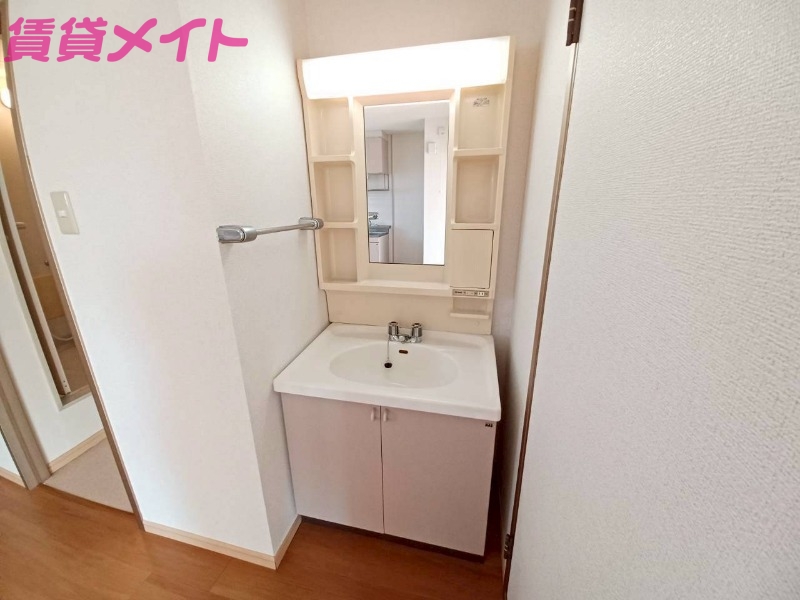 洗面設備　同型参考写真