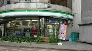 コンビニ　ファミリーマート浮間舟渡駅前店（コンビニ）まで240m