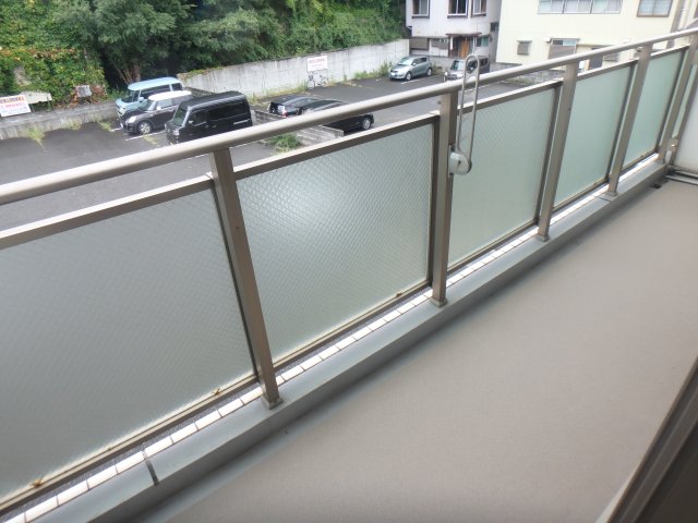 バルコニー　広々バルコニーでお洗濯ものもゆったり干すことができます☆