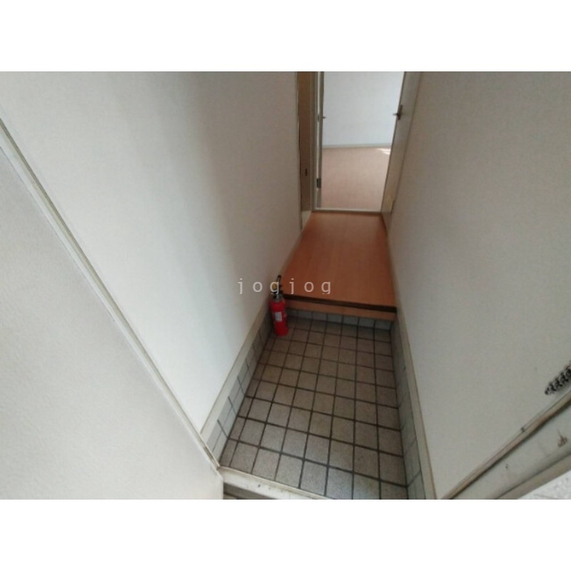 玄関　明るい開放的な玄関です。