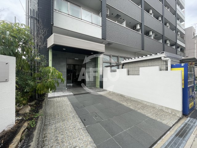 エントランス　十三本町ウインズマンションII　エントランス