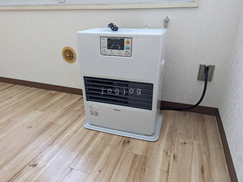 その他設備　冬はあったか石油ストーブです。