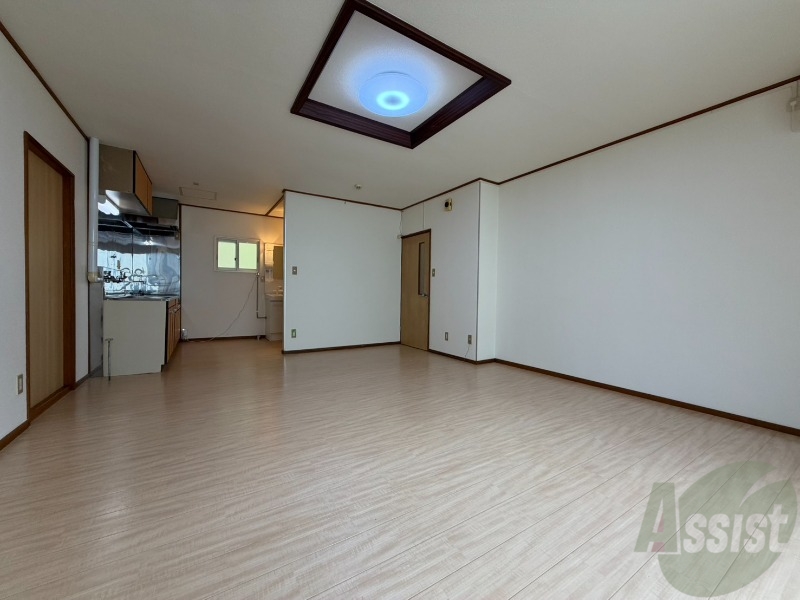 居室・リビング　広くてキレイなお部屋が広がっていて、充実した生活が送れそう。