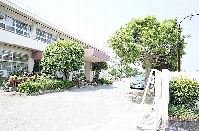 小学校　粕屋町立仲原小学校（小学校）まで563m