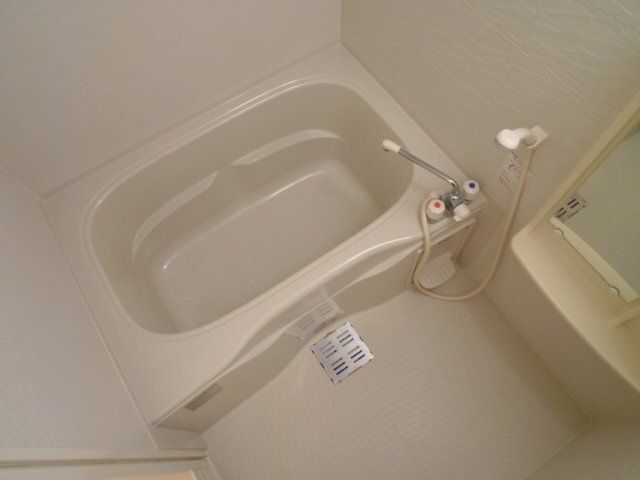 バス・シャワールーム　ゆったり浸かれるバスです。
