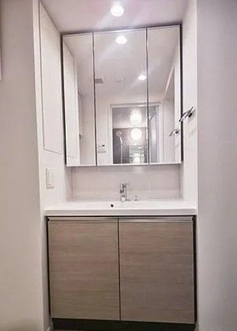 洗面設備　写真は同タイプ住居です。