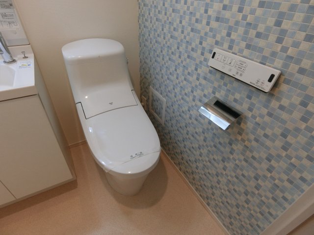 トイレ　他のお部屋の参考写真となります。