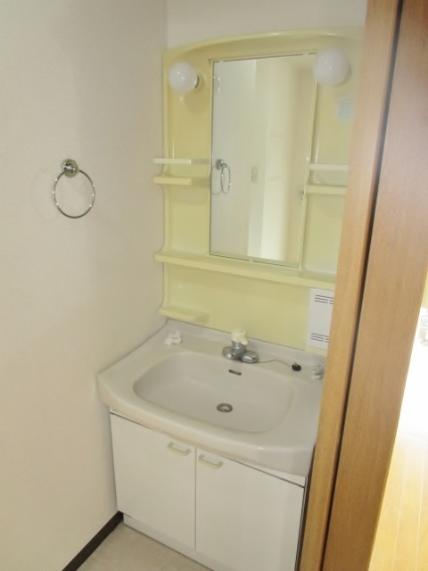 洗面設備　角部屋参考写真です