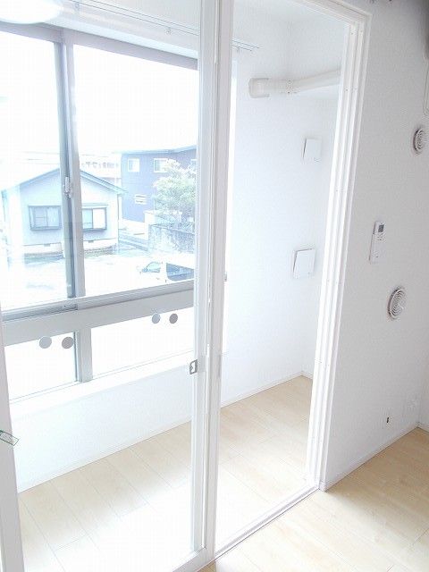 バルコニー　雨の日でも安心のサンルームです