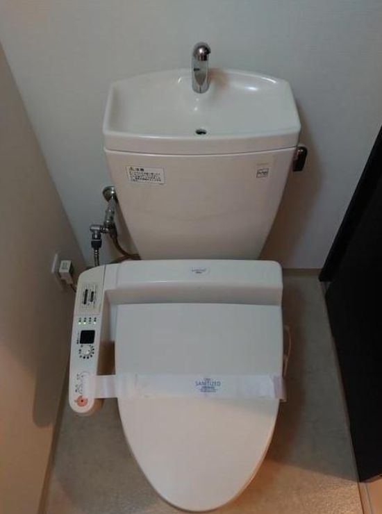 京王新線 初台駅 徒歩3分 14階建 築23年のトイレ写真