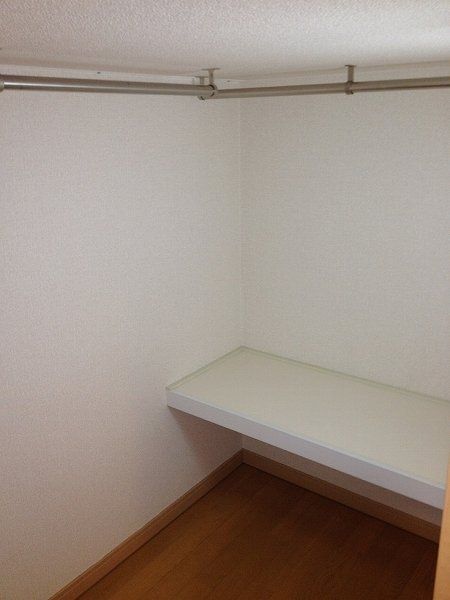 レオパレスコトー ブロンの内装写真