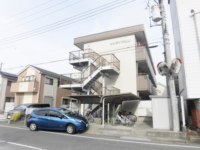 小田急江ノ島線 湘南台駅 バス乗車時間：9分 最寄りバス停で下車 徒歩4分 築26年