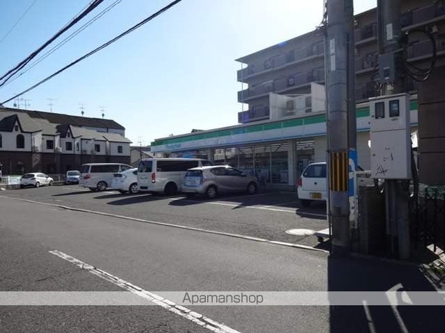 コンビニ　セブンイレブン（コンビニ）まで562m