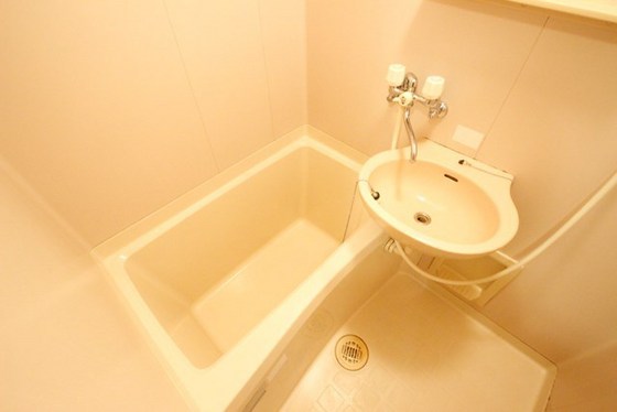 バス・シャワールーム　※他部屋の写真を使用しております。