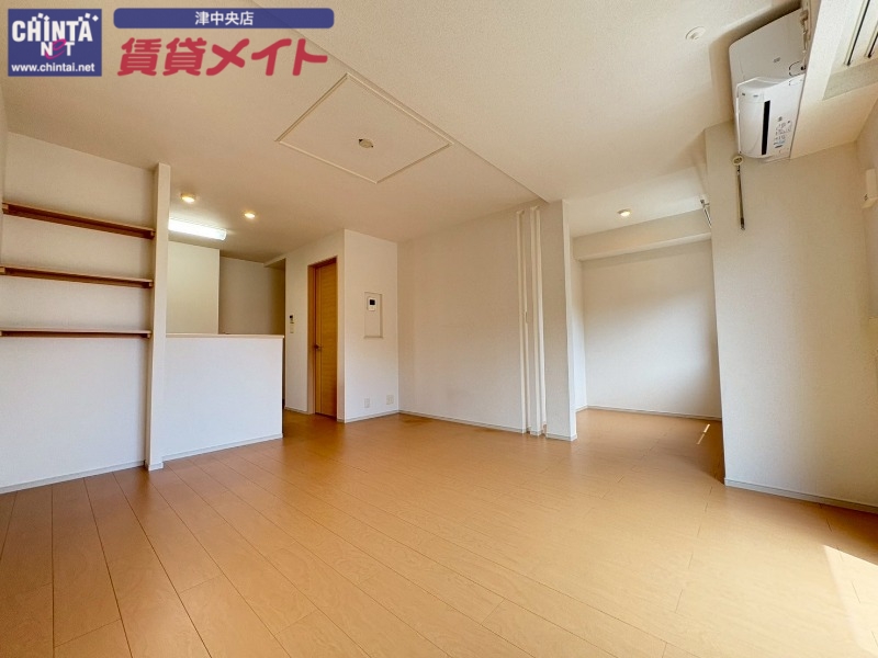 アルバーダ雅 IIIの居間写真