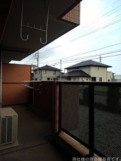 湘南新宿ライン高海 新前橋駅 バス乗車時間：13分 最寄りバス停で下車 徒歩3分 3階建 築25年の内装写真