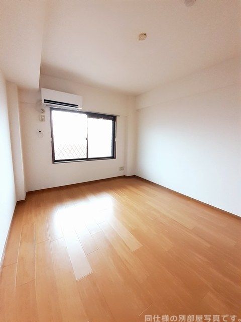 湘南新宿ライン高海 新前橋駅 バス乗車時間：13分 最寄りバス停で下車 徒歩3分 3階建 築25年の内装写真
