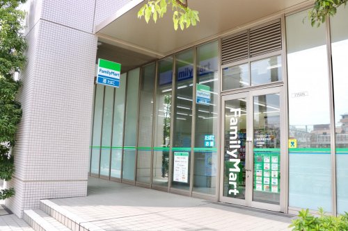 コンビニ　ファミリーマート 東武鉄道本社店（コンビニ）まで478m