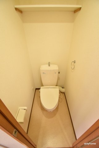 地下鉄御堂筋線 西中島南方駅 徒歩8分 9階建 築22年のトイレ写真