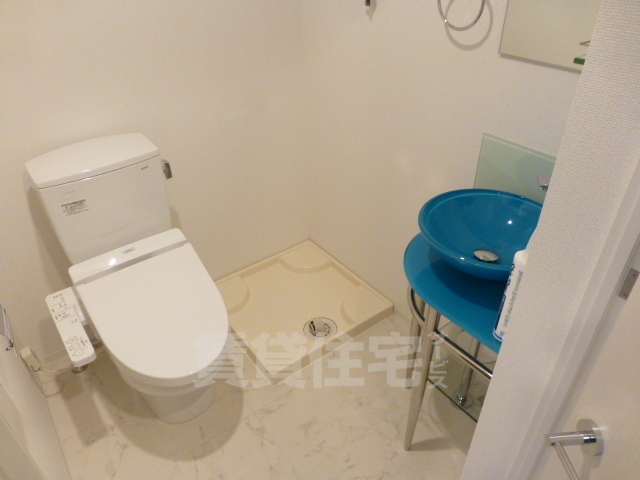 南海本線 堺駅 徒歩17分 12階建 築10年のトイレ写真