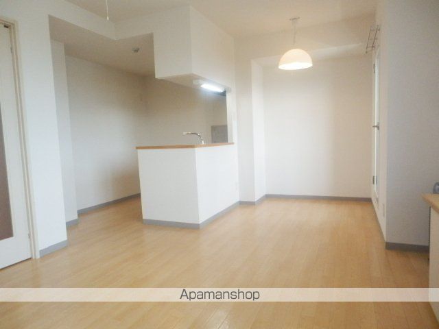 エミール大屋の居間写真